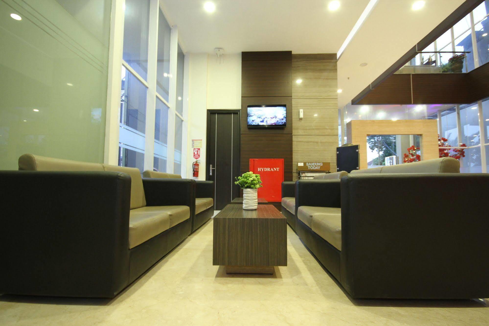 Atlantic City Hotel Bandung Esterno foto