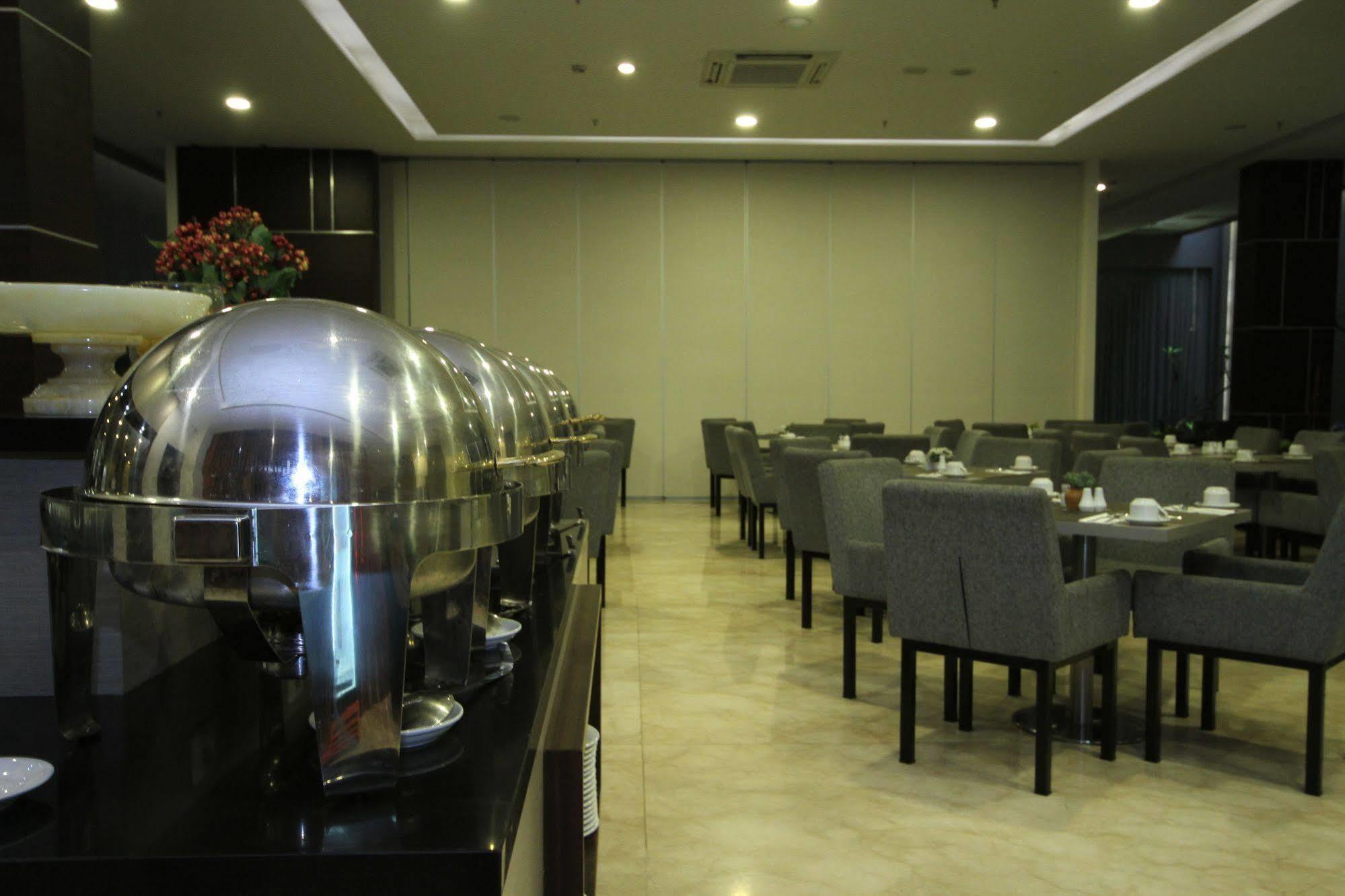 Atlantic City Hotel Bandung Esterno foto